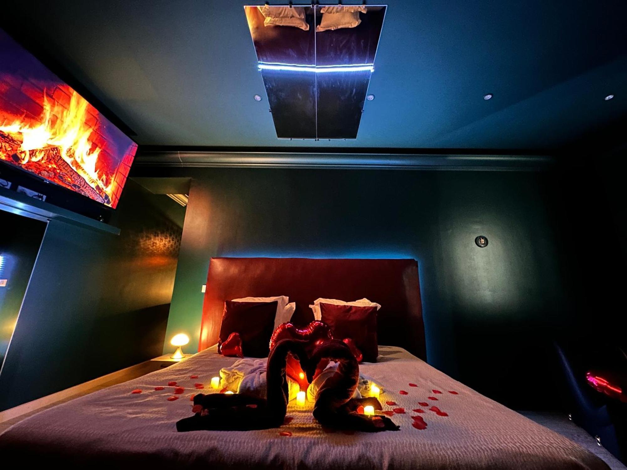 Mieuxqualhotel Jacuzzi Privatif Velvet Desire Бордо Екстер'єр фото
