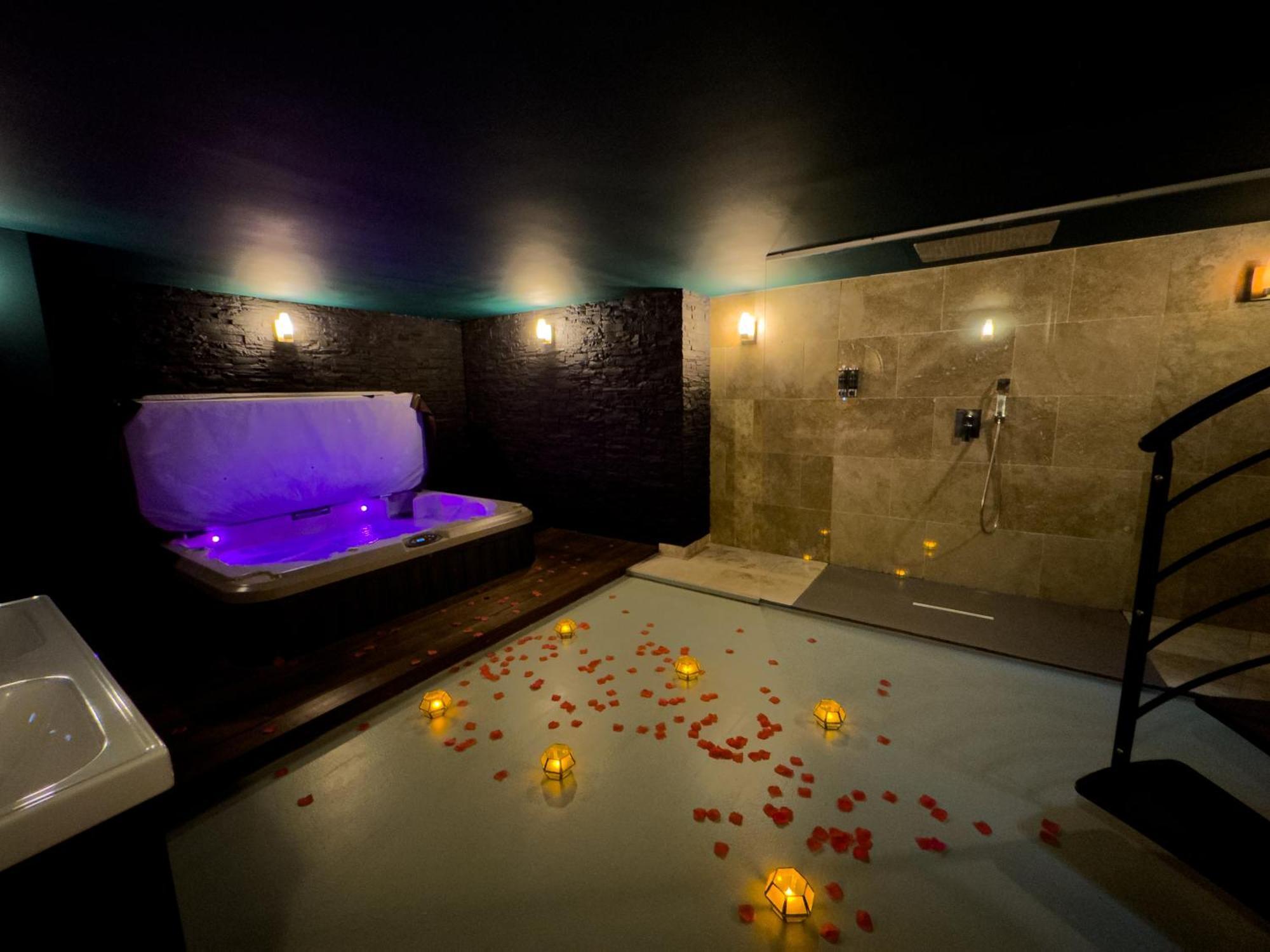Mieuxqualhotel Jacuzzi Privatif Velvet Desire Бордо Екстер'єр фото