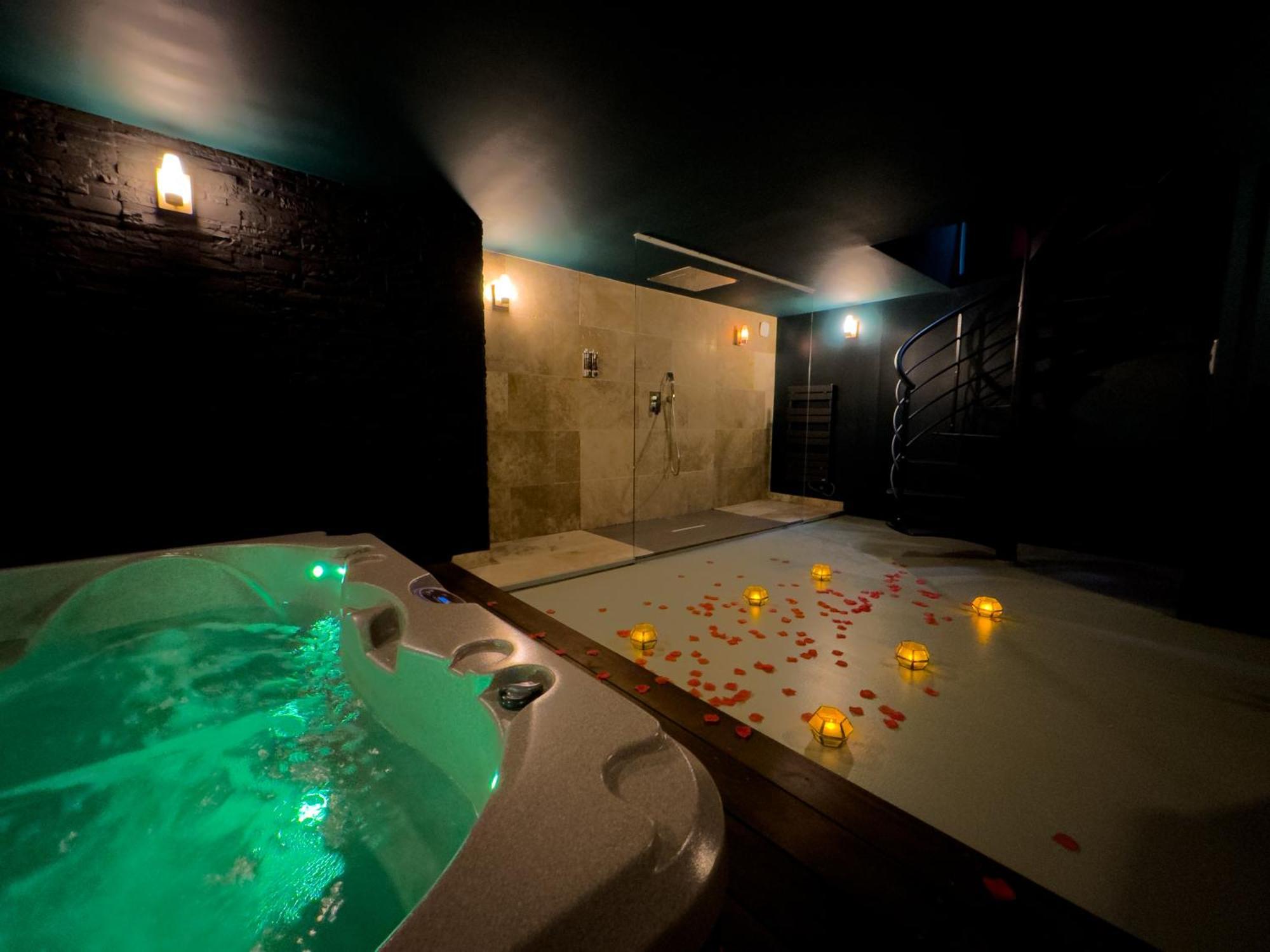 Mieuxqualhotel Jacuzzi Privatif Velvet Desire Бордо Екстер'єр фото